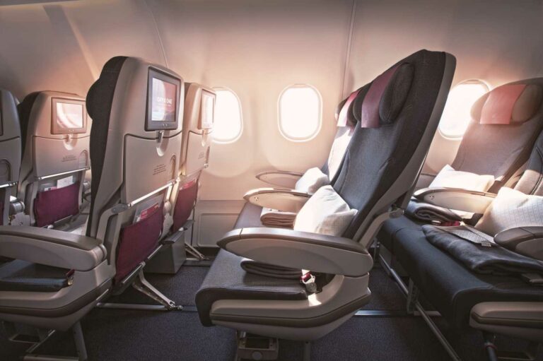 Interior da cabine principal do A330 da Qatar Airways