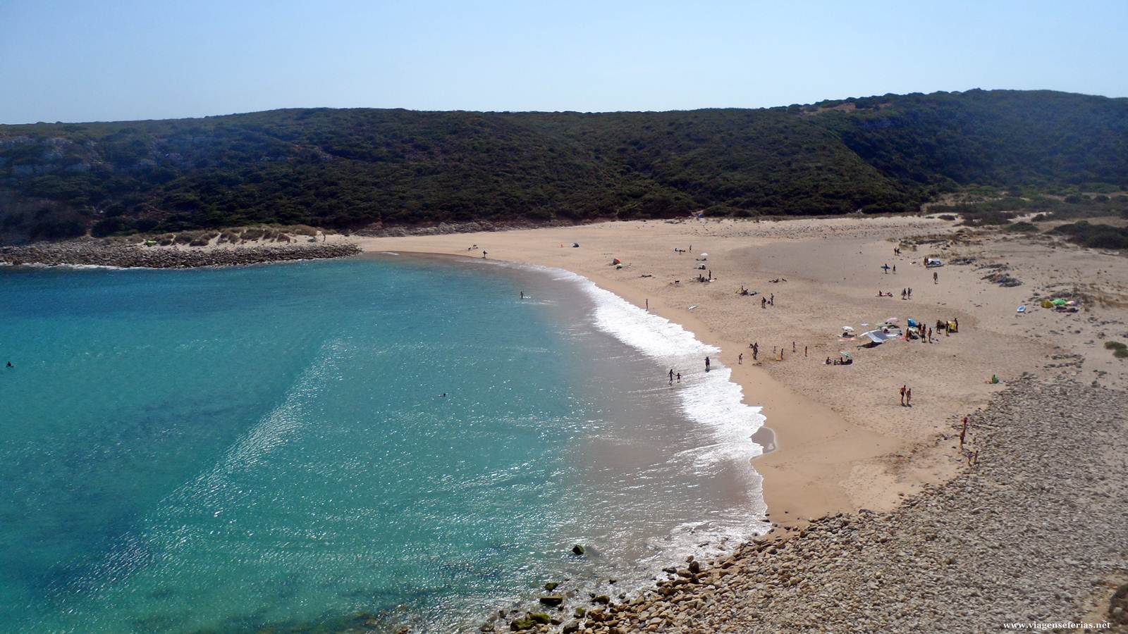 Praia do Barranco no Algarve vista da arriba Este