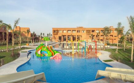 Zona exterior com piscina do hotel Be Live Experience Marrakech Palmeraie