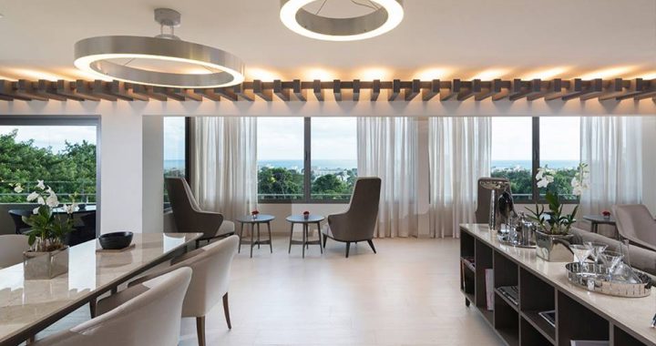 Lounge do renovado El Embajador, a Royal Hideaway Hotel