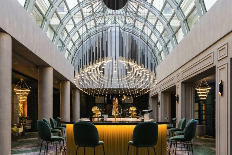 Salão no Hôtel Le Louis Versailles Château, MGallery by Sofitel