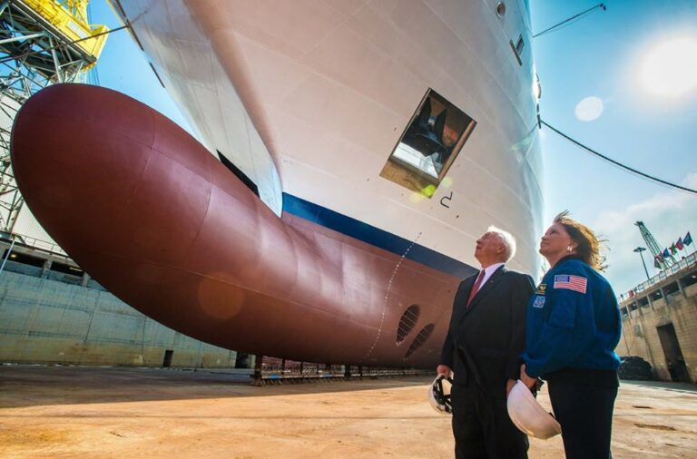 Torstein Hagen (Presidente da Viking) e a Dra. Anna Fisher, ex-astronauta da NASA e madrinha do Viking Orion