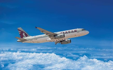 Aeronave A320 da Qatar Airways em pleno voo