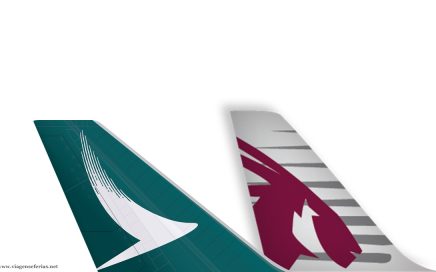 Caudas das aeronaves da Cathay Pacific e Qatar Airways