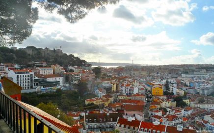 Vista sobre a cidade de Lisboa do miradouro da Graça