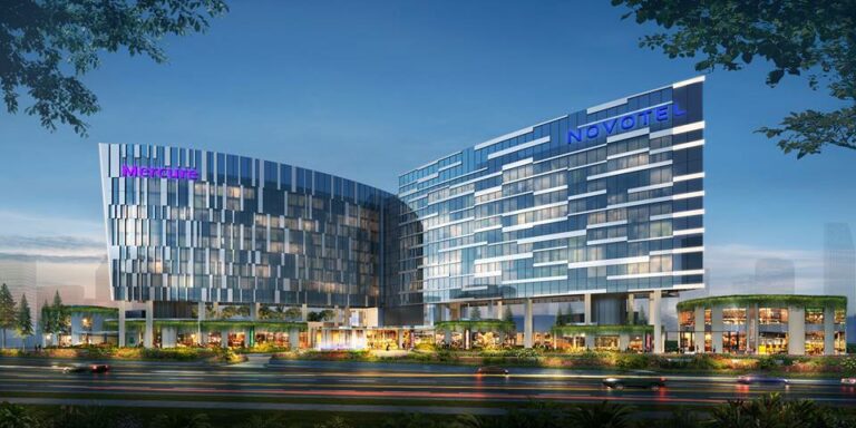 Complexo com os hotéis Novotel e Mercure em Singapura