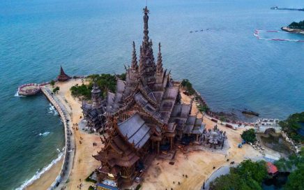 Monumento em Pattaya na Tailândia paronde vai voar a Qatar Airways