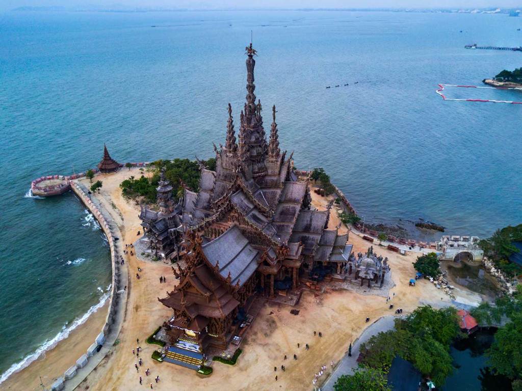 Monumento em Pattaya na Tailândia paronde vai voar a Qatar Airways
