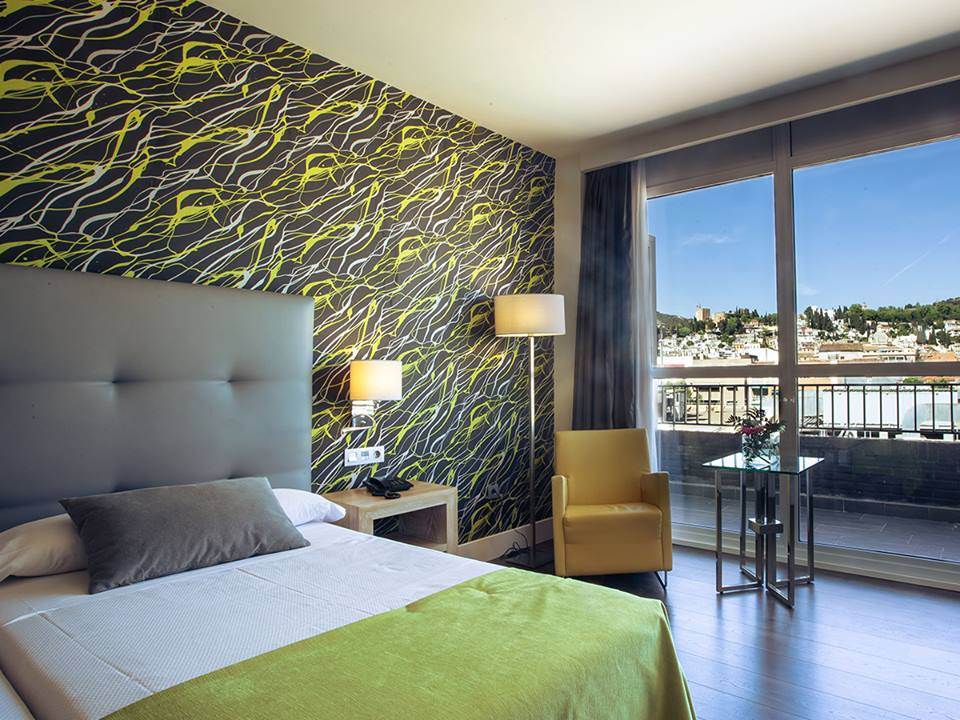 Quarto do hotel Barceló Carmen Granda com vista sobre Alhambra