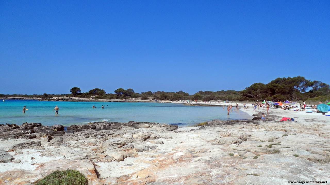 Praia de Son Saura na ilha de Menorca em Espanha