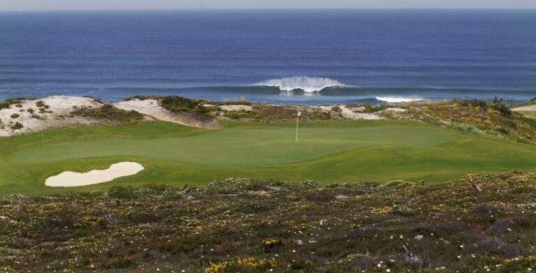 Zona do campo de golfe West Cliffs com vista para o oceano atlântico