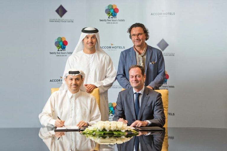 Assinatura entre a AccorHotels e o Dubai World Trade Center (DWTC) para o hotel 25hours Dubai