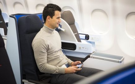 cabine World Business Class da companhia KLM