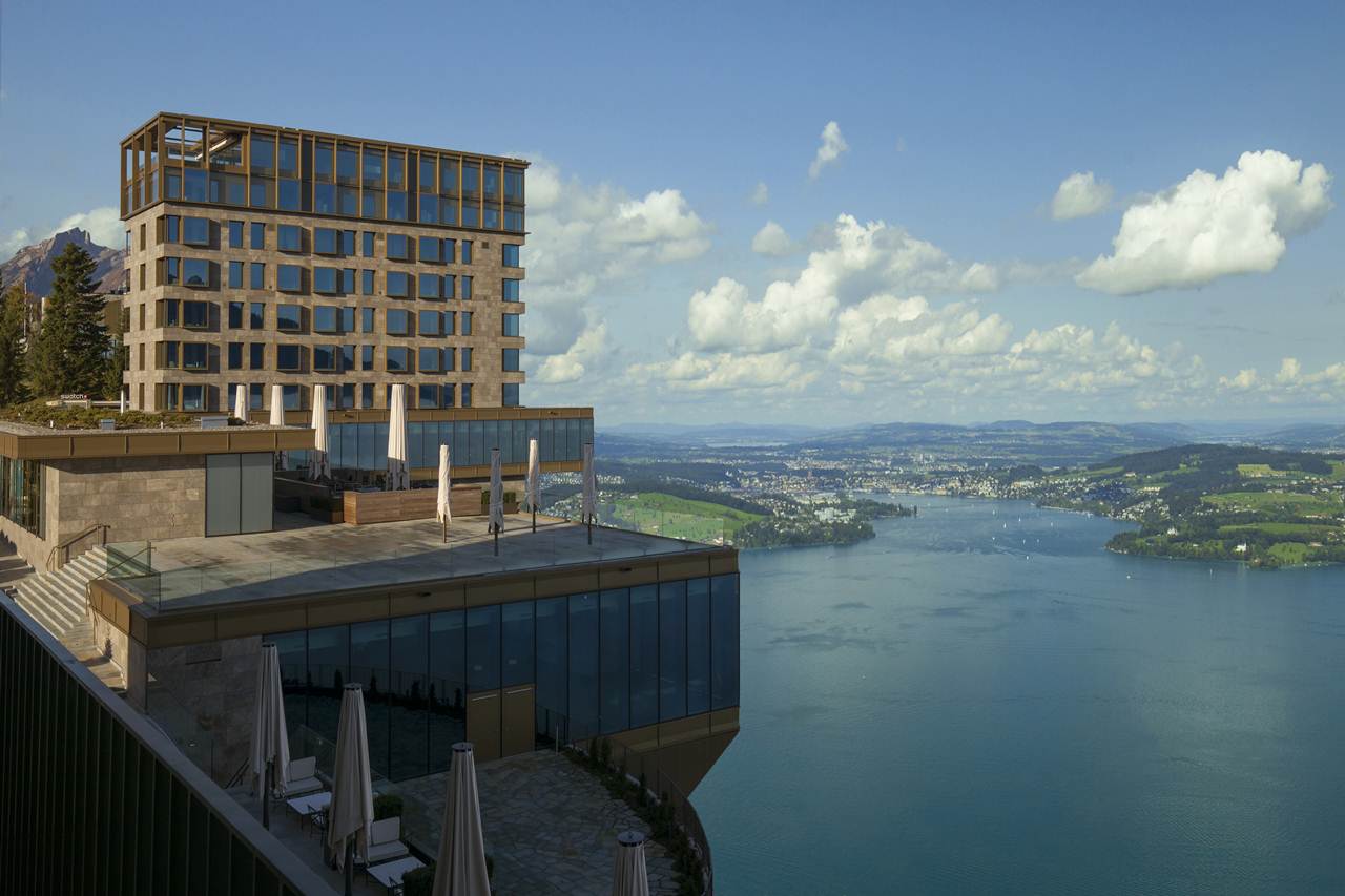 Perspectiva Sudeste do Bürgenstock Hotel na Suíça