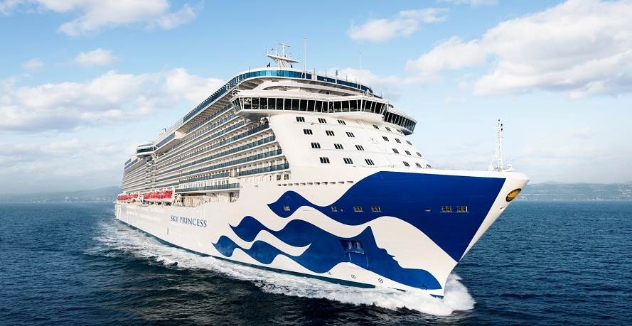 Navio de cruzeiros Sky Princess em navegação