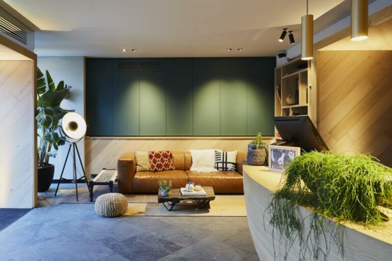 Lobby do hotel Indigo em Antuérpia na Bélgica