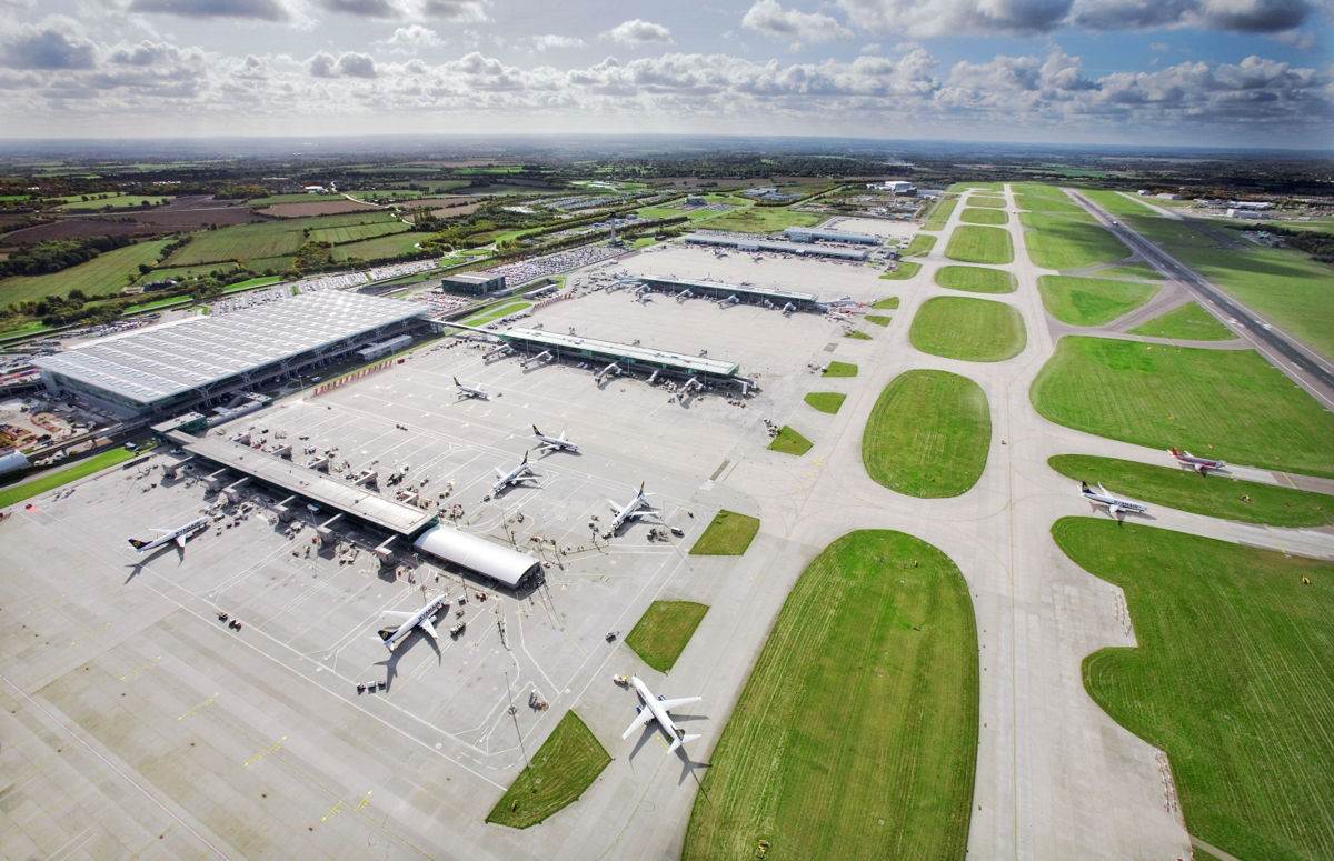 Panorâmica do aeroporto Londres Stansted para onde vai voar a Emirates