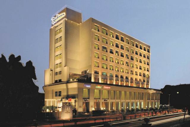 O hotel Radisson Mumbai Goregaon em Bombaim visto de fora