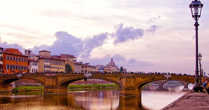 Ponte de Santa Trinita, a mais romântica de Florença