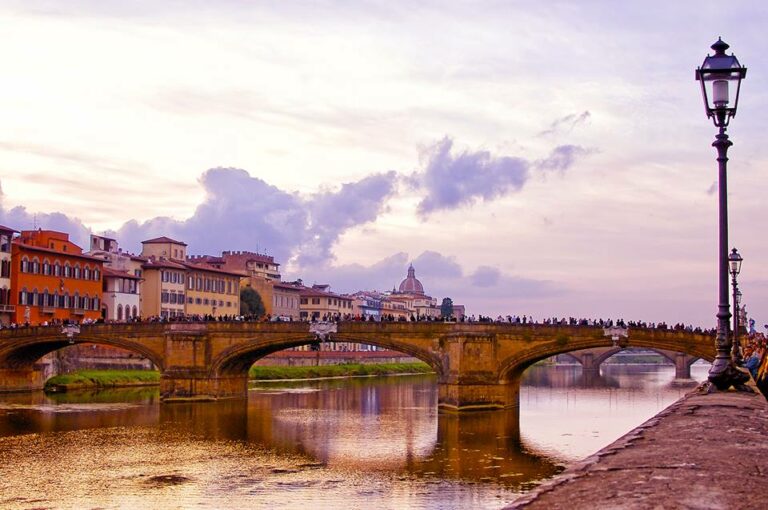 Ponte de Santa Trinita, a mais romântica de Florença
