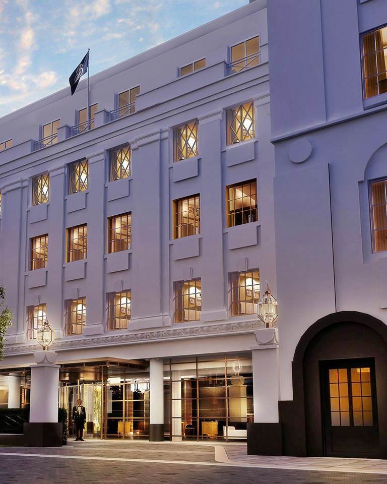 Fachada do The Beaumont Hotel da Corbin & King