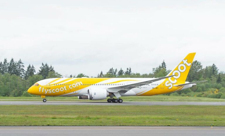 B787 Dreamliner em pista da companhia aérea Scoot