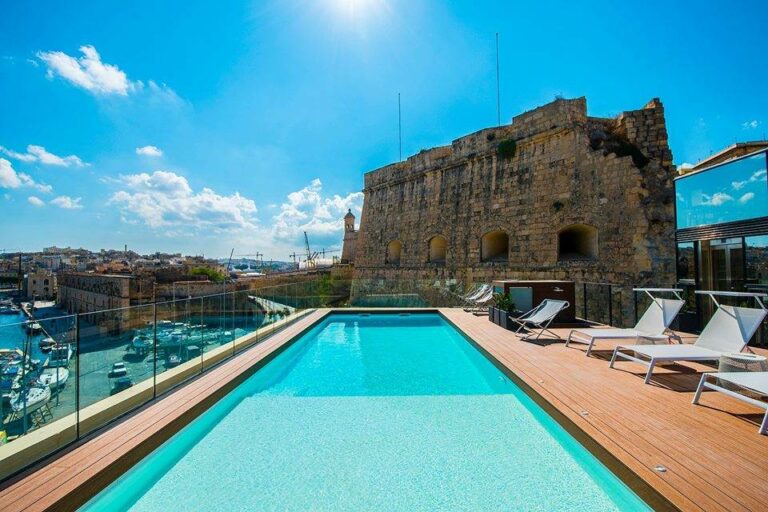No topo do hotel Cugó Gran Macina Grand Harbour em Malta