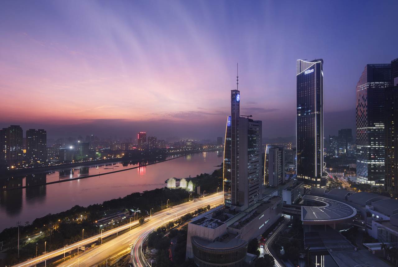 Torre onde está o hotel Hilton Fuzhou no sul da China