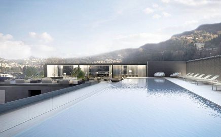 Piscina infinita no terraço do hotel Hilton Lake Como em Itália