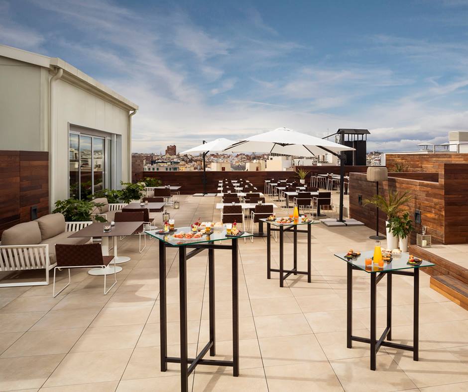 Terraço do Meliá Madrid Serrano após obras de remodelação