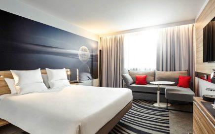 Quarto do hotel Novotel Charleroi na Bélgica