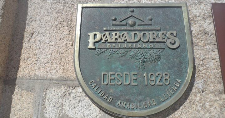 Placa dos Paradores de Turismo em Espanha