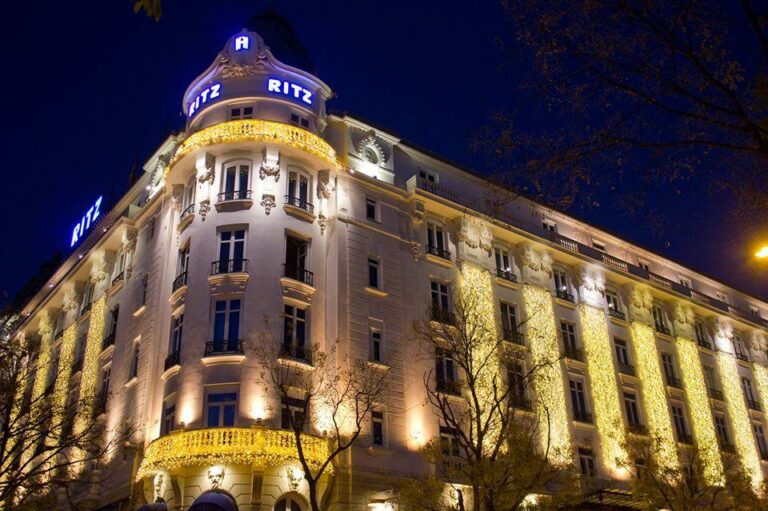 Fachada principal do hotel Ritz Madrid