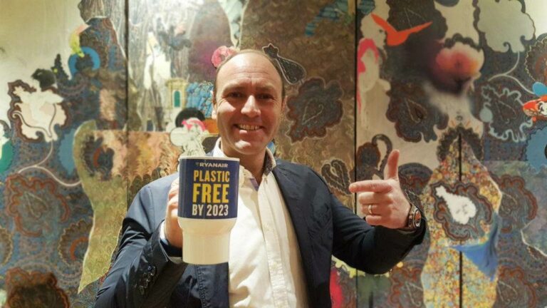Kenny Jacobs apresenta Ryanair livre de plástico até 2023