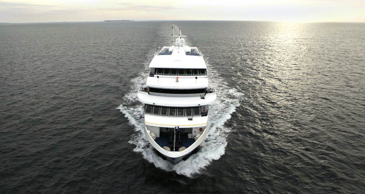 Navio de cruzeiro Ventus Australis visto de frente