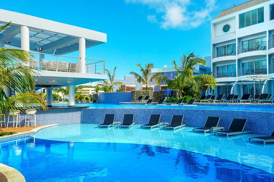 Exterior e piscinas do hotel Harbour Club St. Lucia, Curio Collection by Hilton