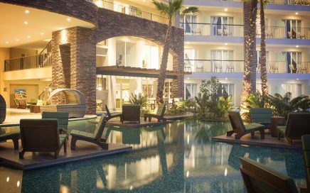 Piscina e bar do hotel Krystal Grand Nuevo Vallarta no México