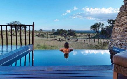 Piscina no hotel Melia Serengueti Lodge na Tanzânia