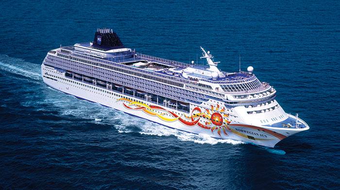 Navio de cruzeiro Norwegian Sun visto de cima