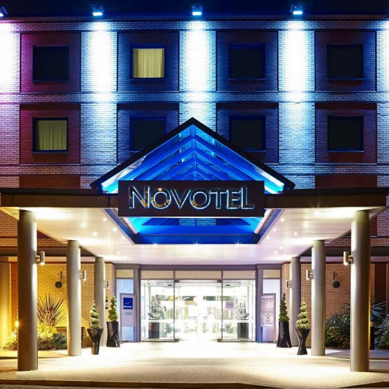 Entrada no hotel Novotel London Heathrow Airport