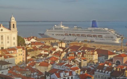 Navio Oriana da P&O Cruises só para adultos no porto de Lisboa