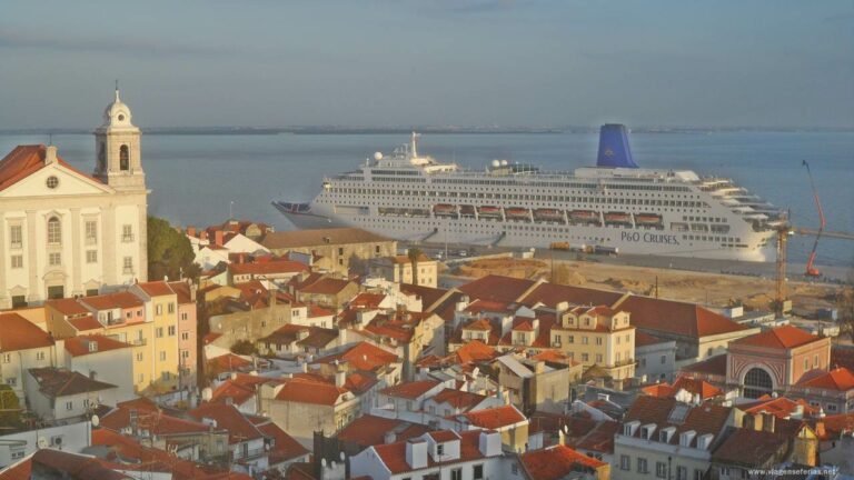 Navio Oriana da P&O Cruises só para adultos no porto de Lisboa