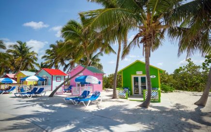 bungalows de praia remodelados na ilha Princess Cays nas Bahamas