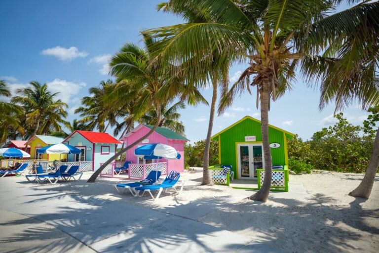 bungalows de praia remodelados na ilha Princess Cays nas Bahamas