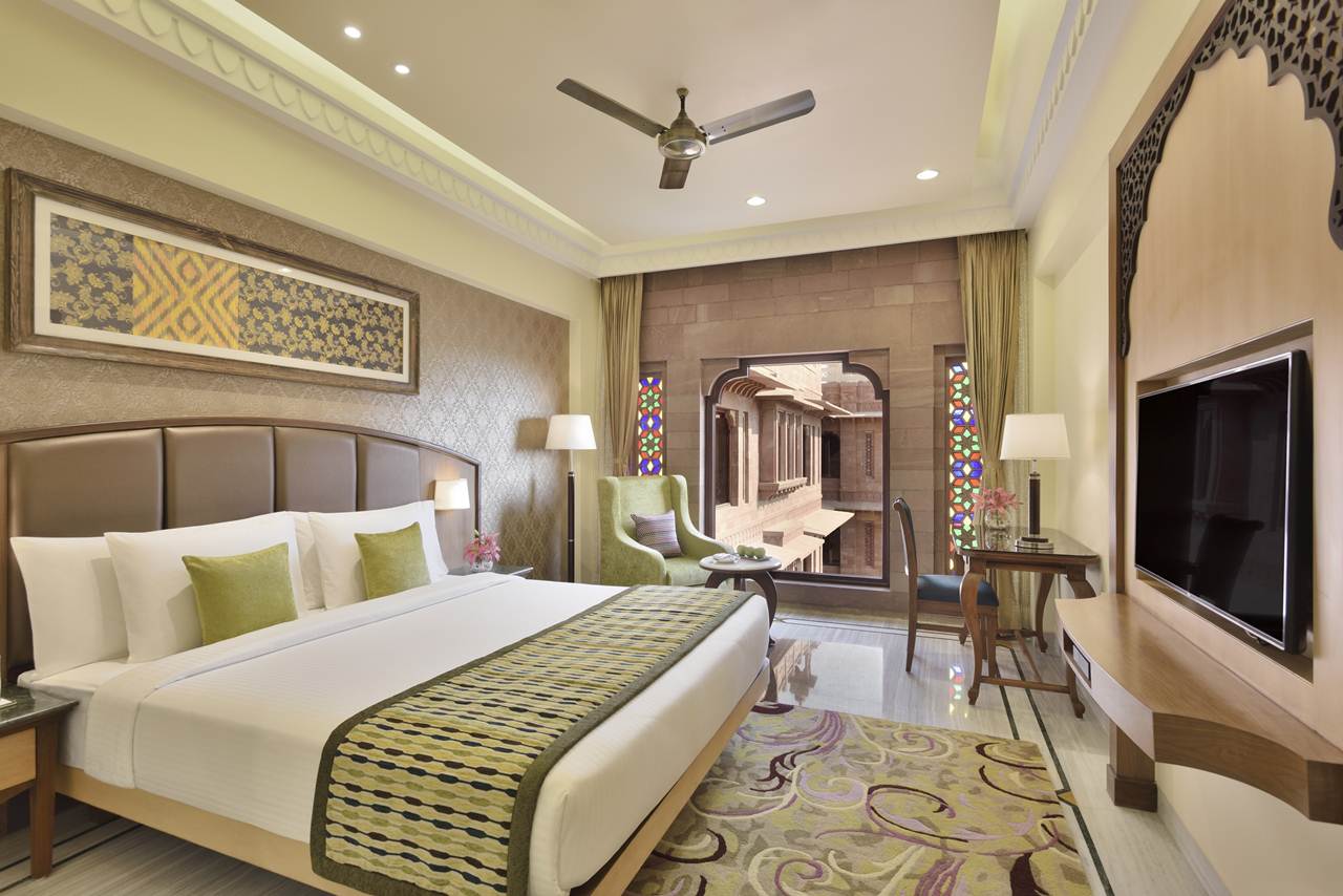 Quarto do hotel Radisson Jodhpur no Rajastão na Índia