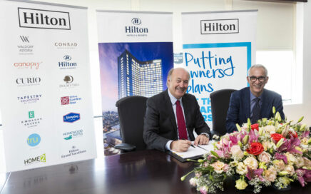 Assinatura do hotel Hilton Rabat que irá abrir em 2022 na capital de Marrocos