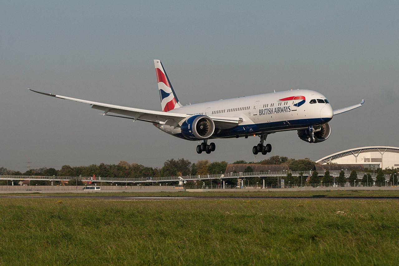 Aeronave B787-9 da British Airways a aterrar em Londres