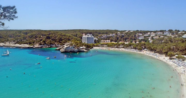 Praia Galdana na ilha de Menorca em Espanha
