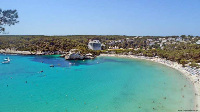 Praia Galdana na ilha de Menorca em Espanha