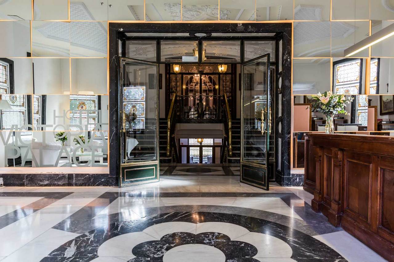A recepção do hotel Exe Victoria Palace em El Escorial (Madrid)